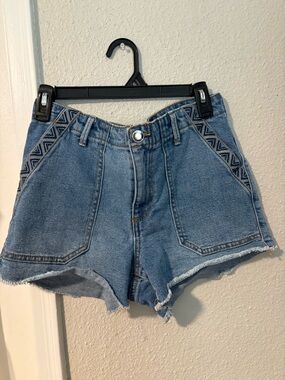 Knox Rose Light Blue Denim High-Waist Shorts with Embroidered Side Trim